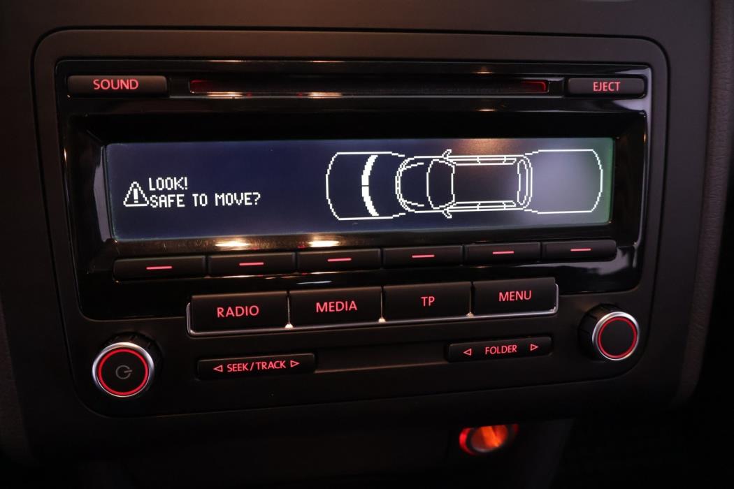 VOLKSWAGEN Touran 2012