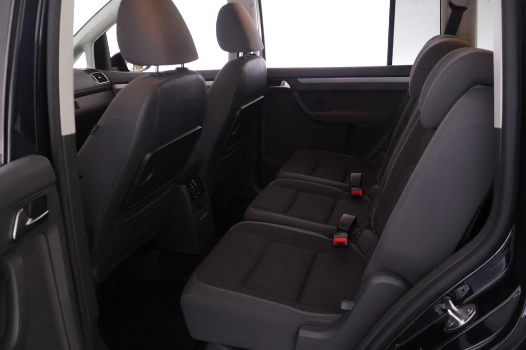 VOLKSWAGEN Touran 2012