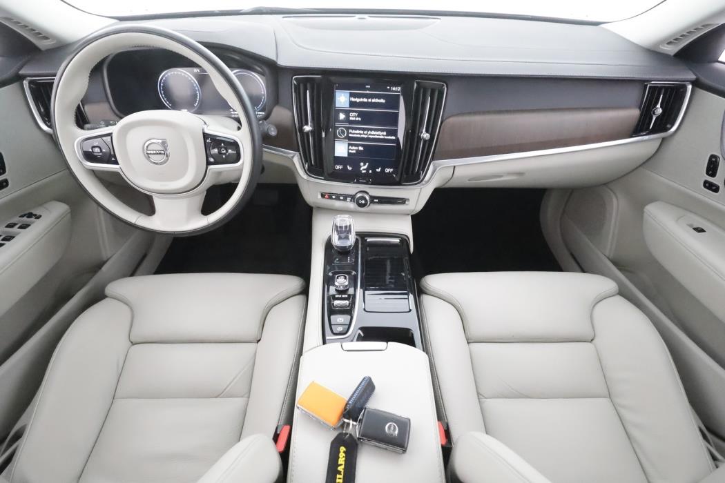 VOLVO V90 2021