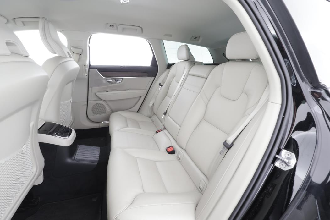 VOLVO V90 2021