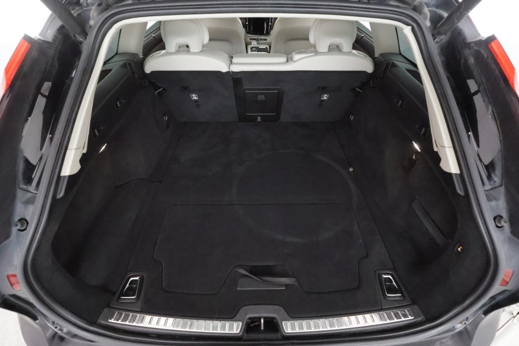 VOLVO V90 2021