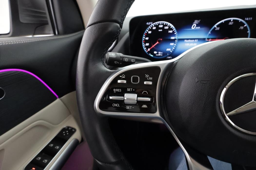 MERCEDES-BENZ EQA 2024