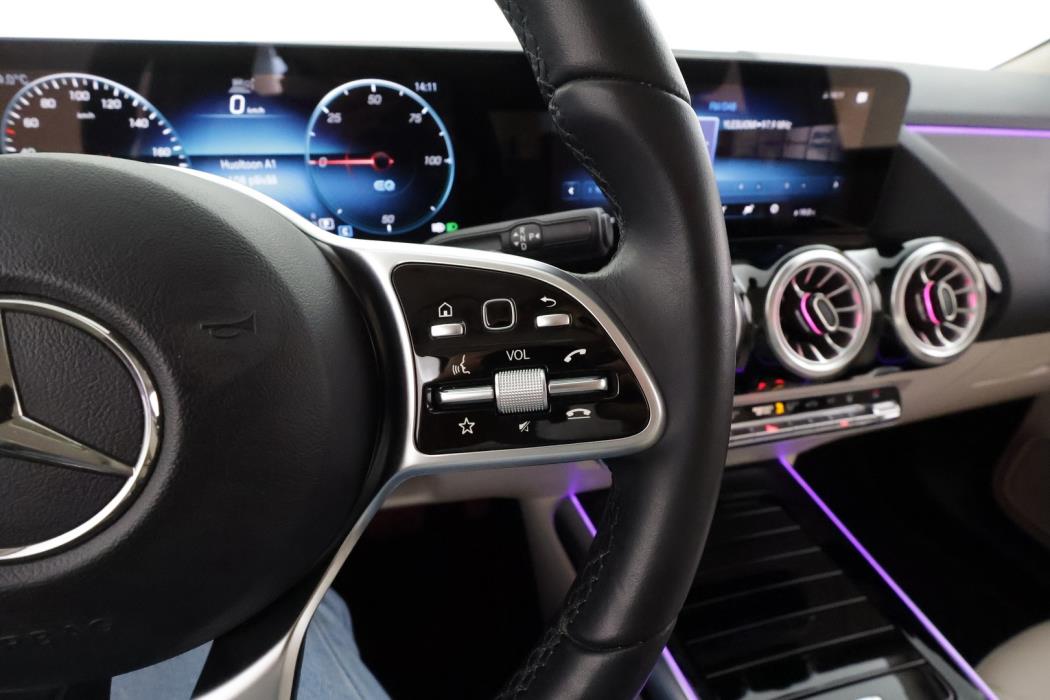 MERCEDES-BENZ EQA 2024