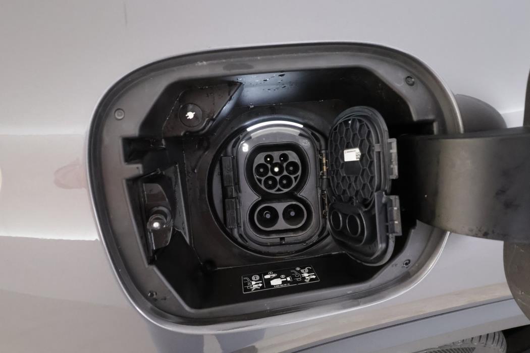 MERCEDES-BENZ EQA 2024