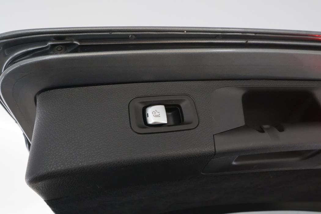 MERCEDES-BENZ E 2019