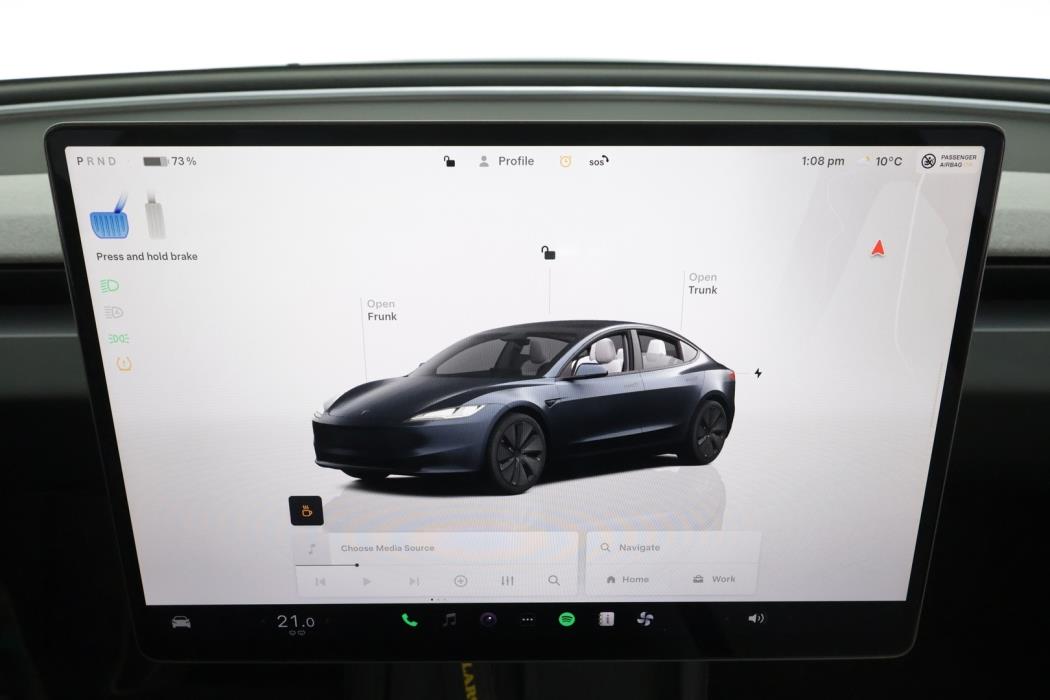 TESLA MODEL 3 2024