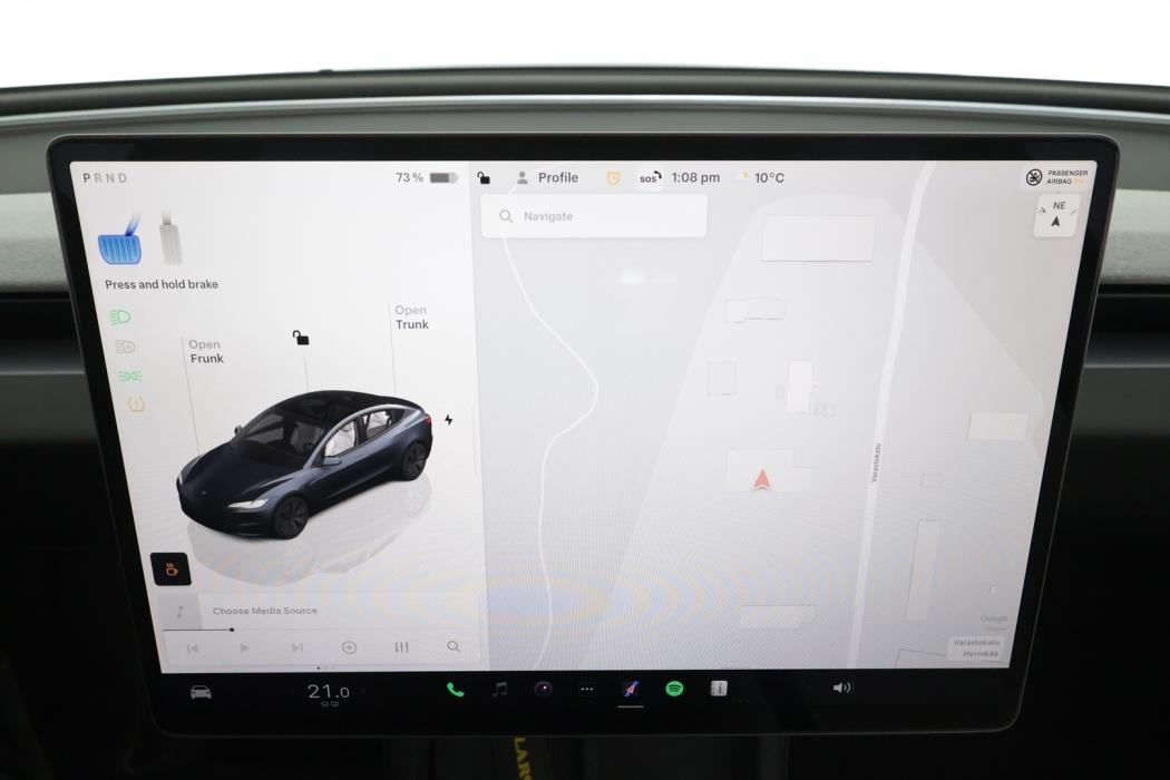 TESLA MODEL 3 2024