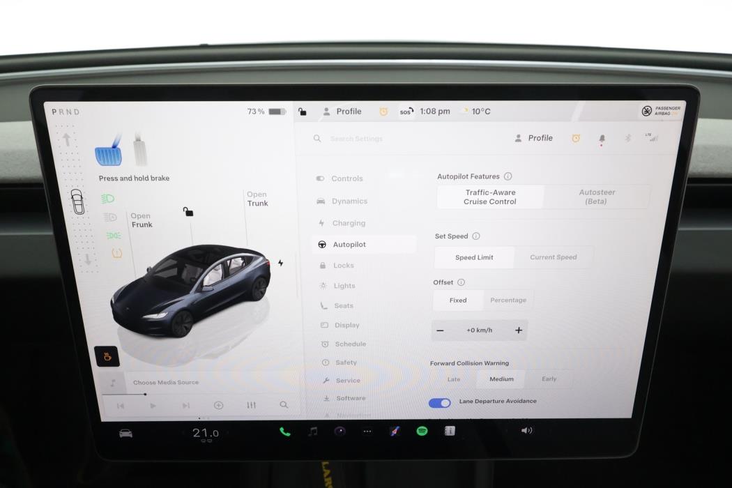 TESLA MODEL 3 2024