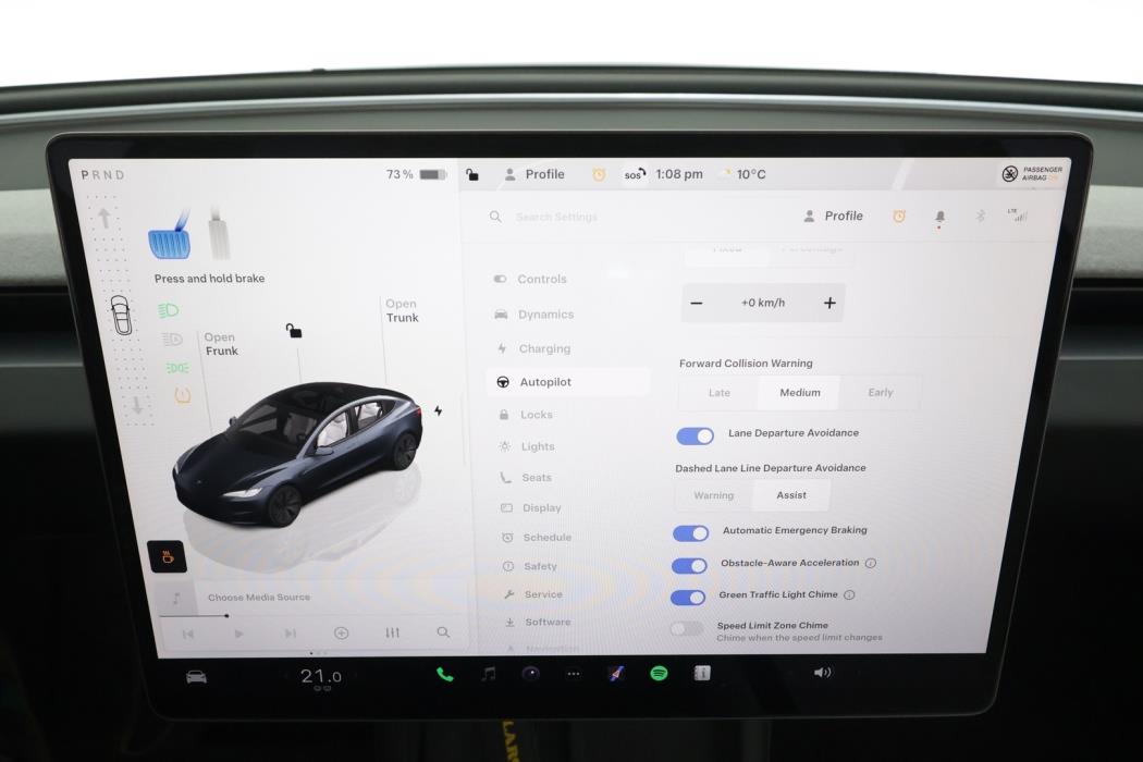 TESLA MODEL 3 2024