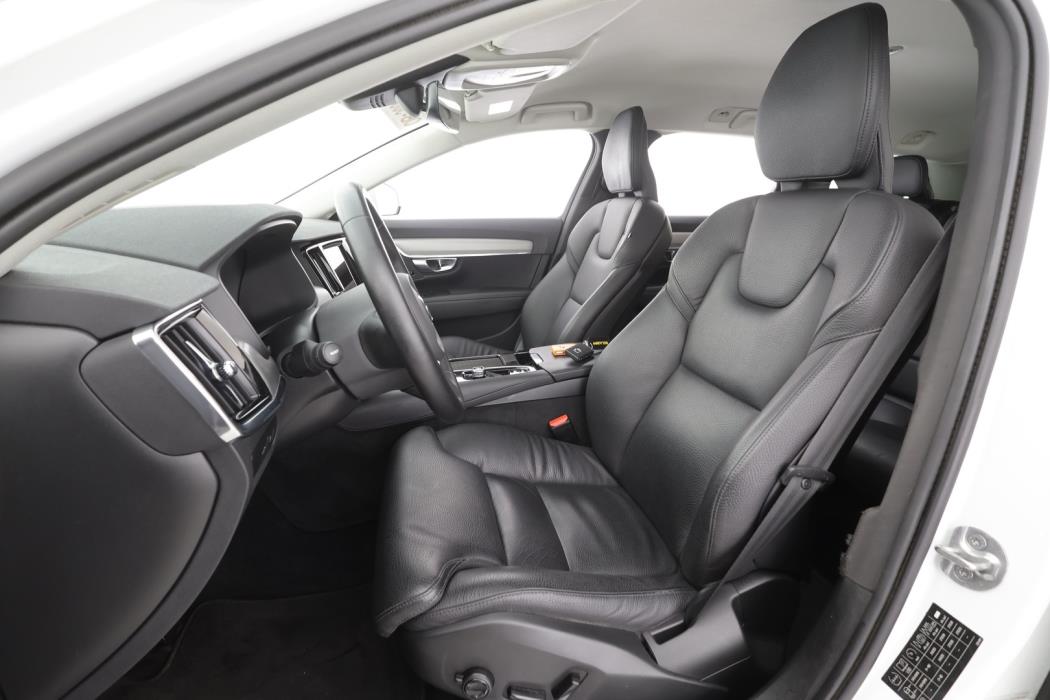 VOLVO V90 2023