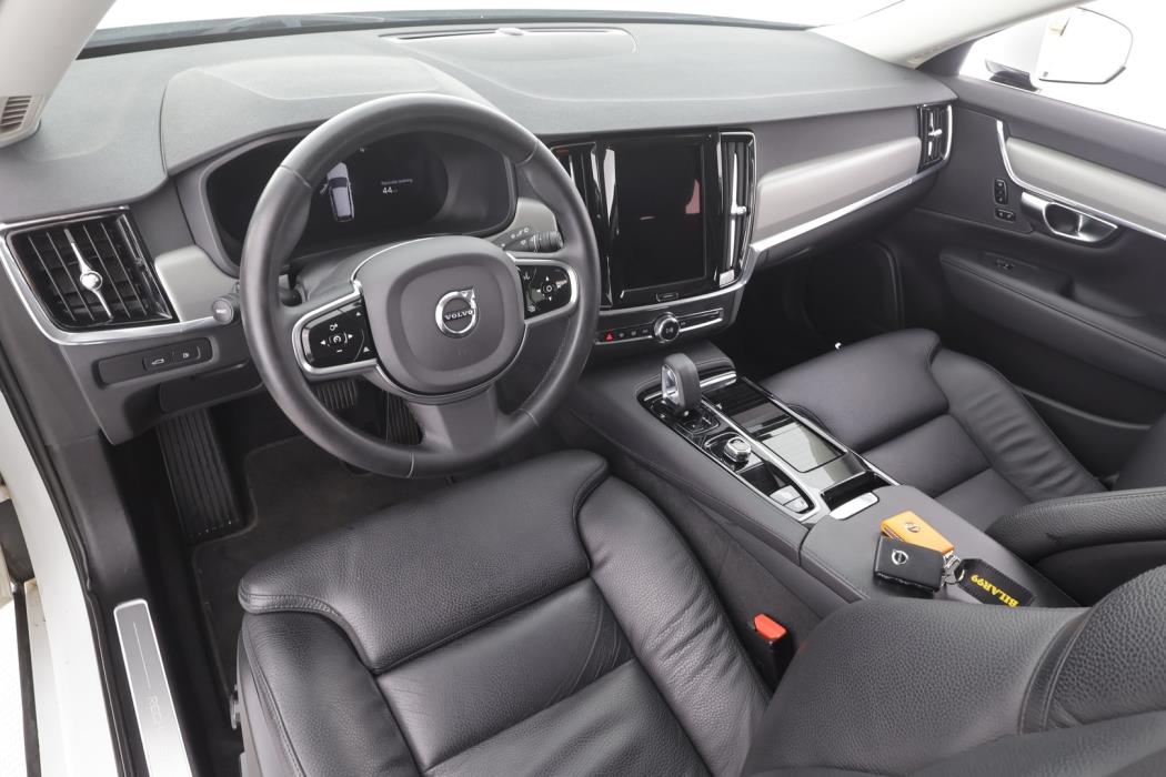 VOLVO V90 2023