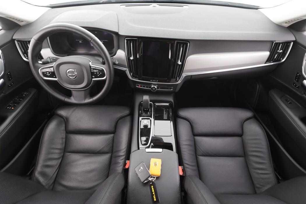 VOLVO V90 2023