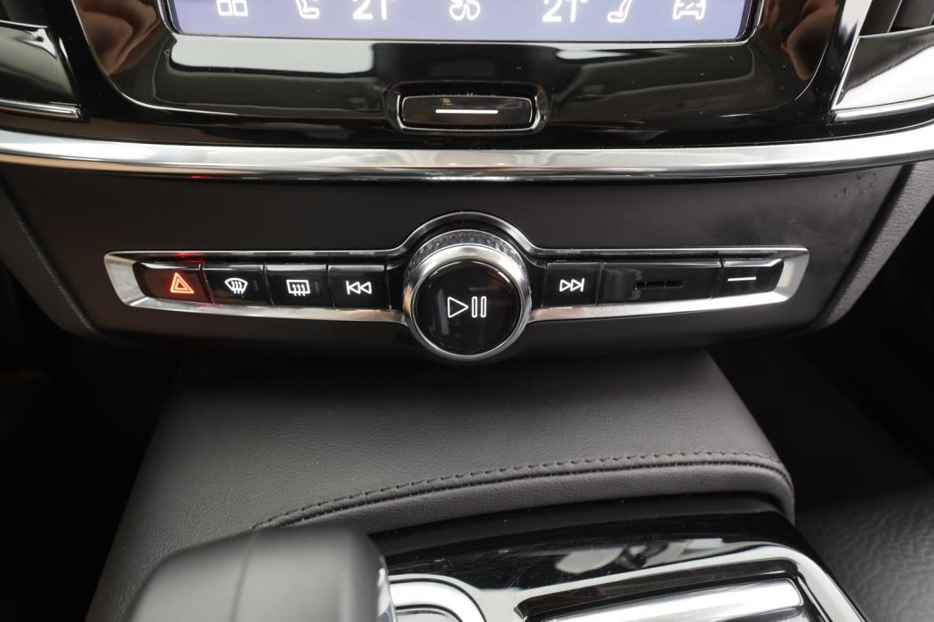 VOLVO V90 2023