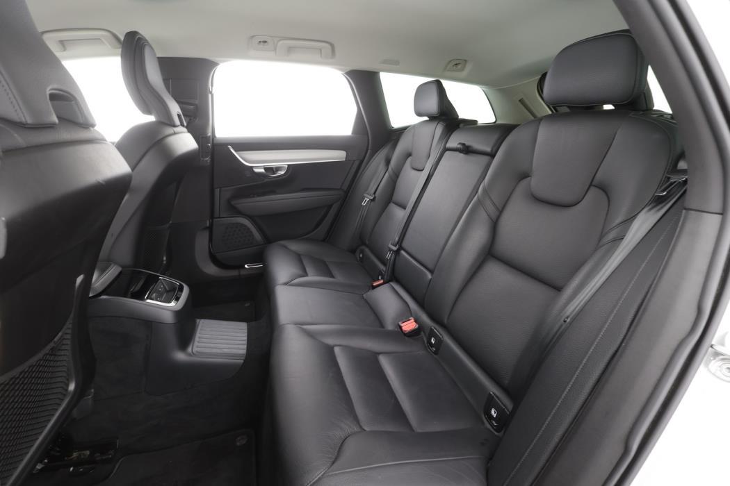 VOLVO V90 2023