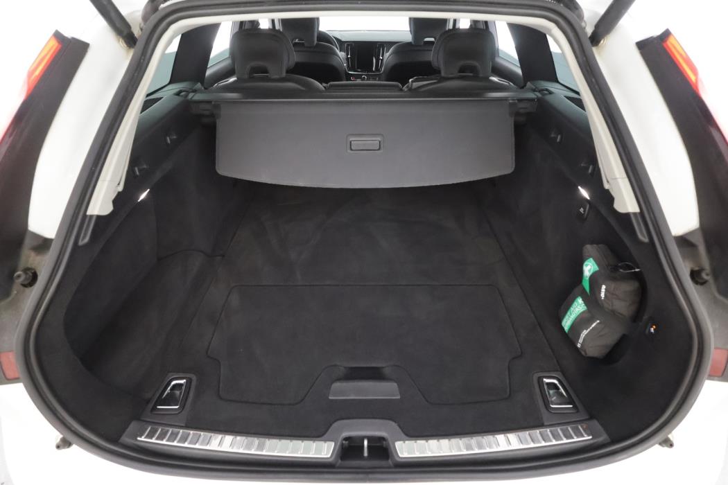 VOLVO V90 2023