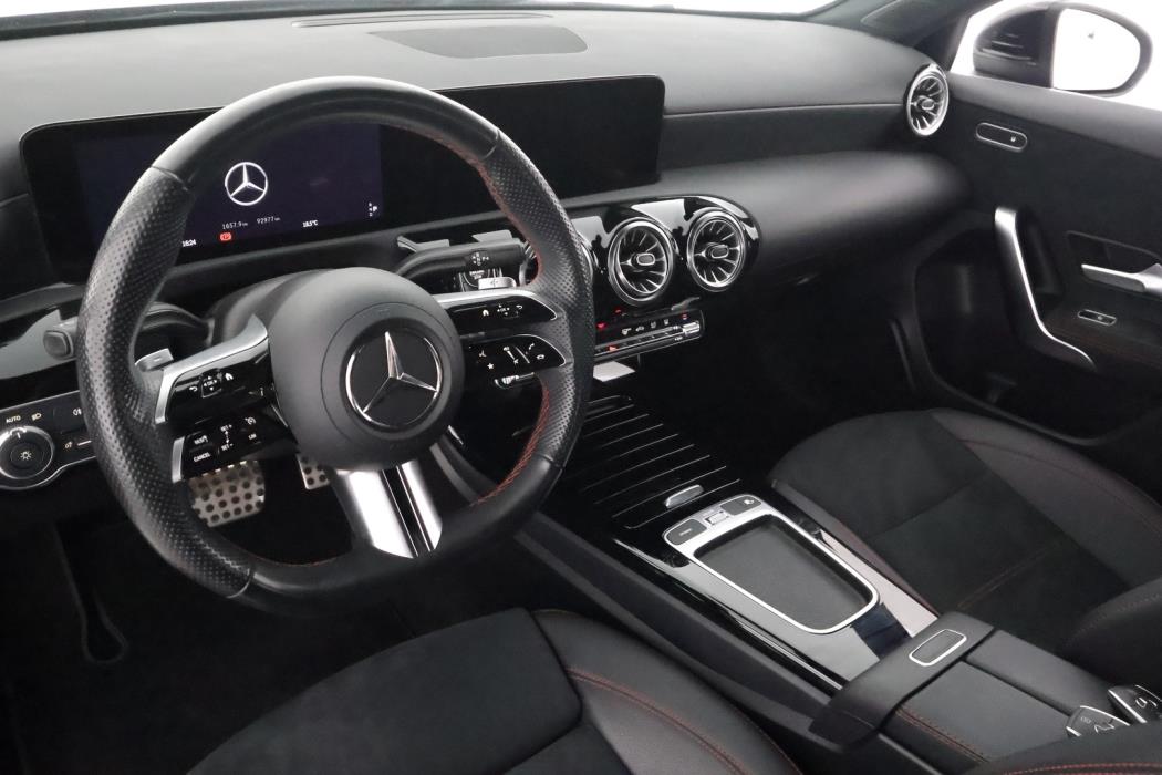 MERCEDES-BENZ A 2023