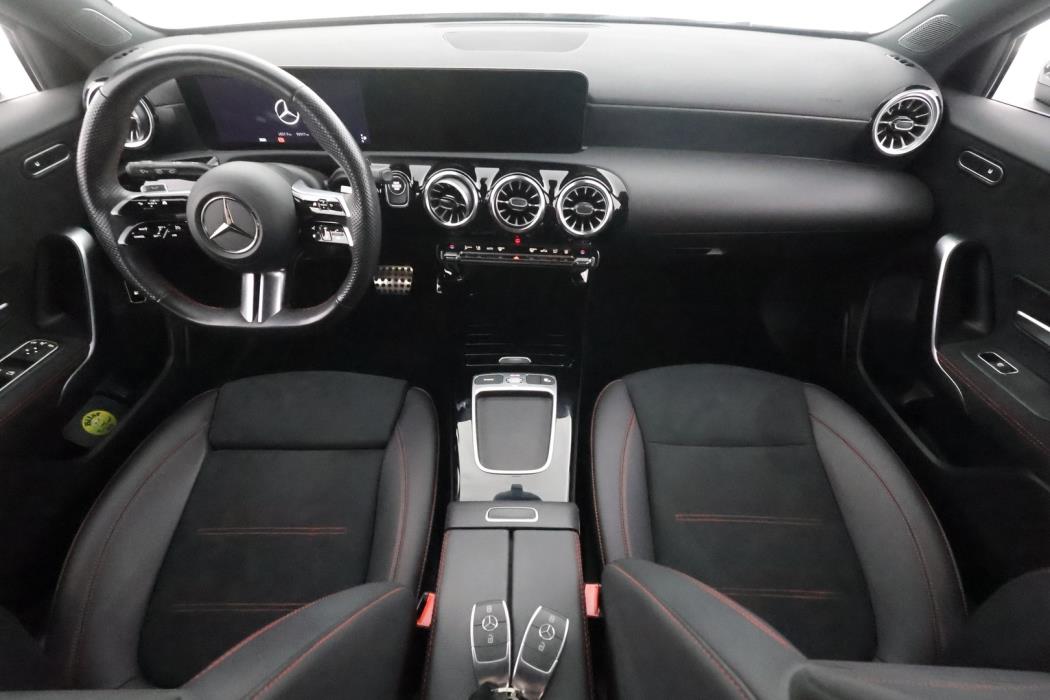 MERCEDES-BENZ A 2023