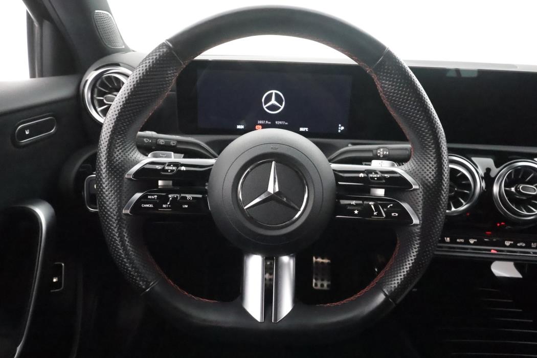 MERCEDES-BENZ A 2023