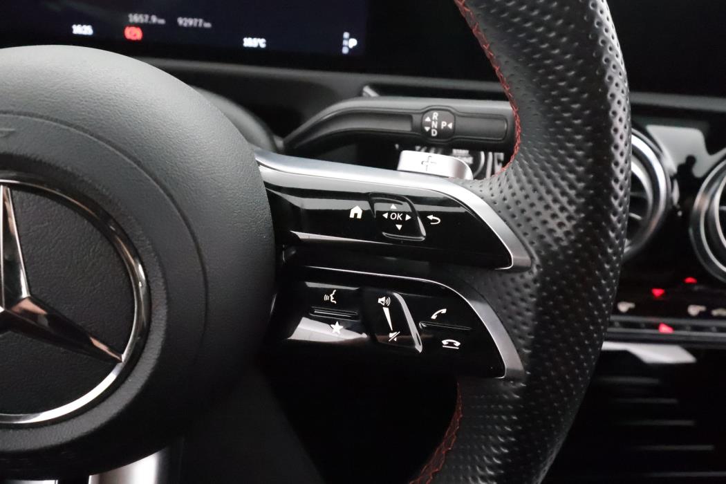 MERCEDES-BENZ A 2023