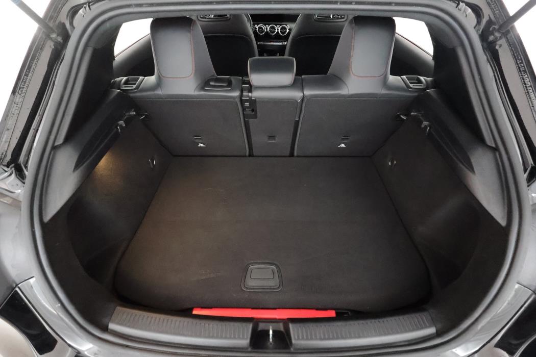 MERCEDES-BENZ A 2023