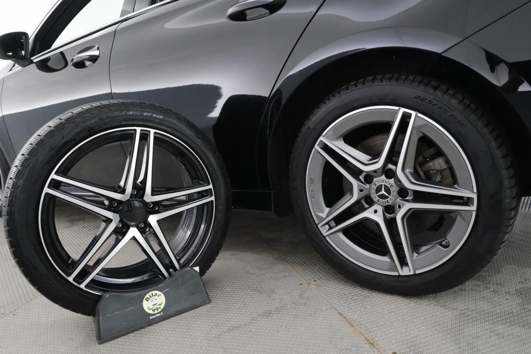 MERCEDES-BENZ A 2023