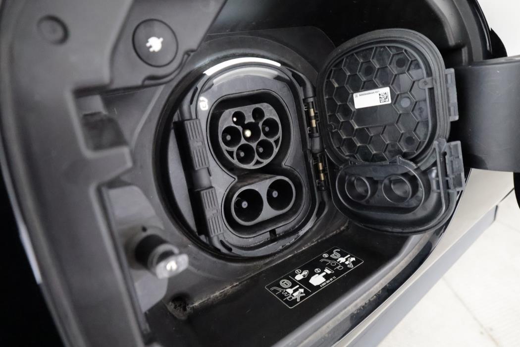 MERCEDES-BENZ EQA 2023