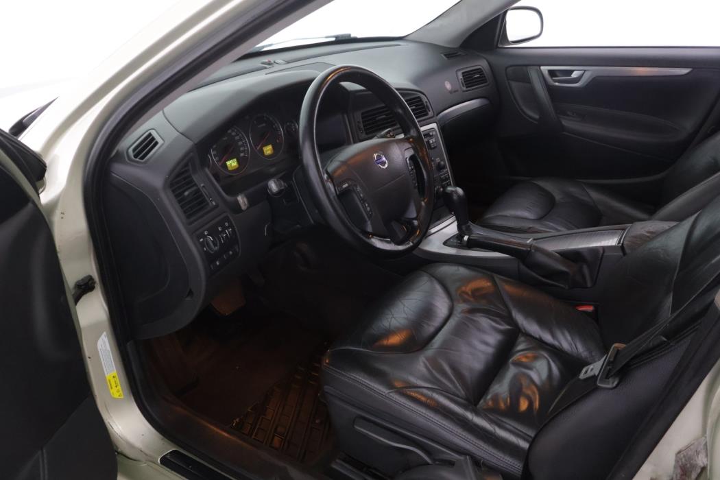 VOLVO V70 2005