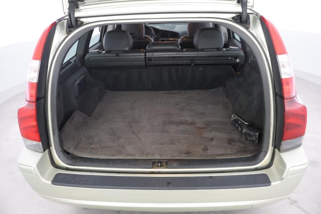 VOLVO V70 2005