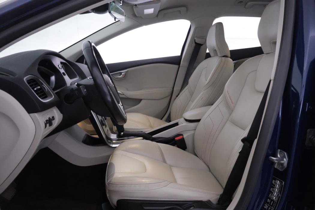 VOLVO V40 Cross Country 2015