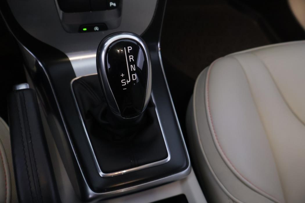 VOLVO V40 Cross Country 2015