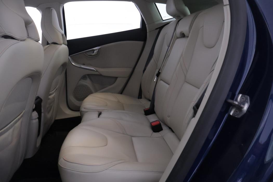 VOLVO V40 Cross Country 2015