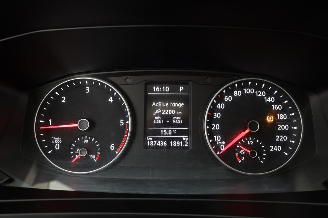 VOLKSWAGEN Caravelle 2016