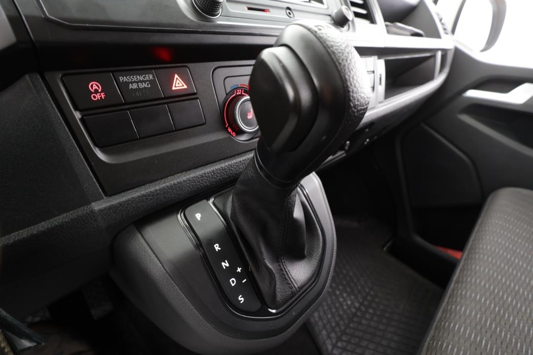 VOLKSWAGEN Caravelle 2016