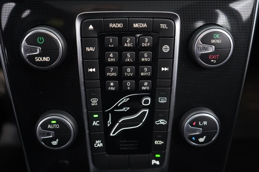 VOLVO V40 2017