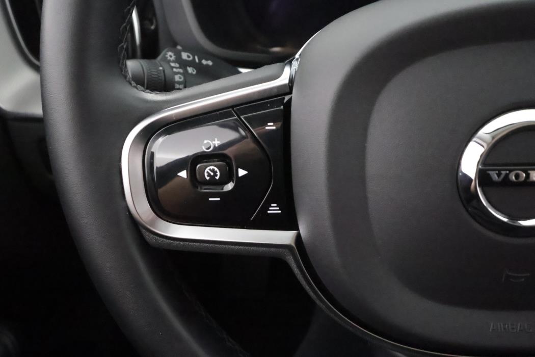 VOLVO XC60 2024