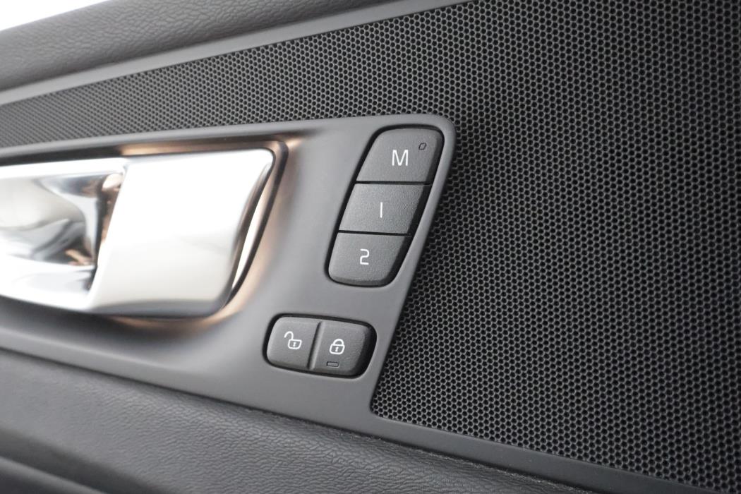 VOLVO XC60 2024