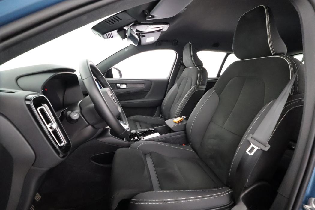 VOLVO XC40 2024