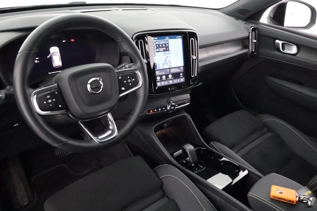 VOLVO XC40 2024