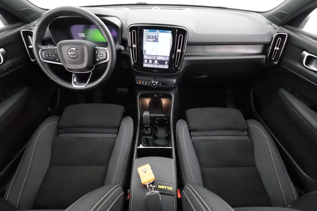 VOLVO XC40 2024