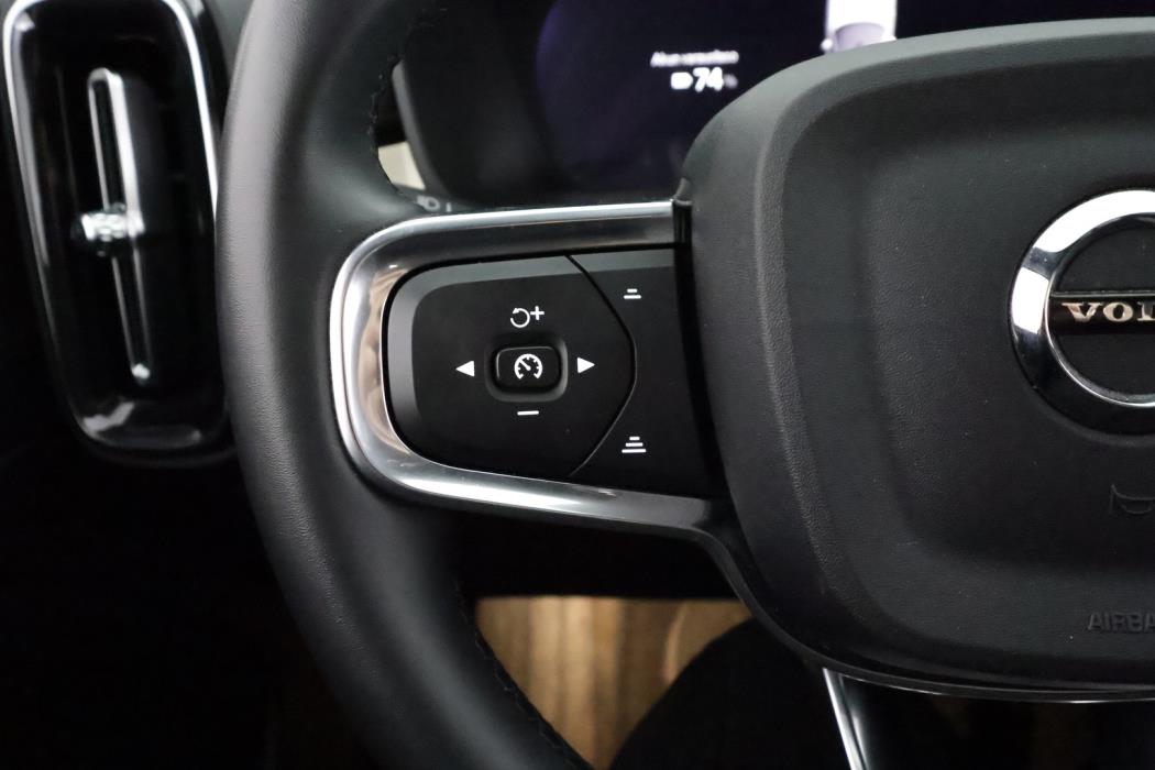 VOLVO XC40 2024