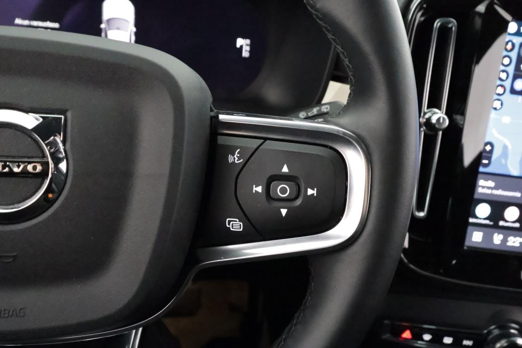 VOLVO XC40 2024