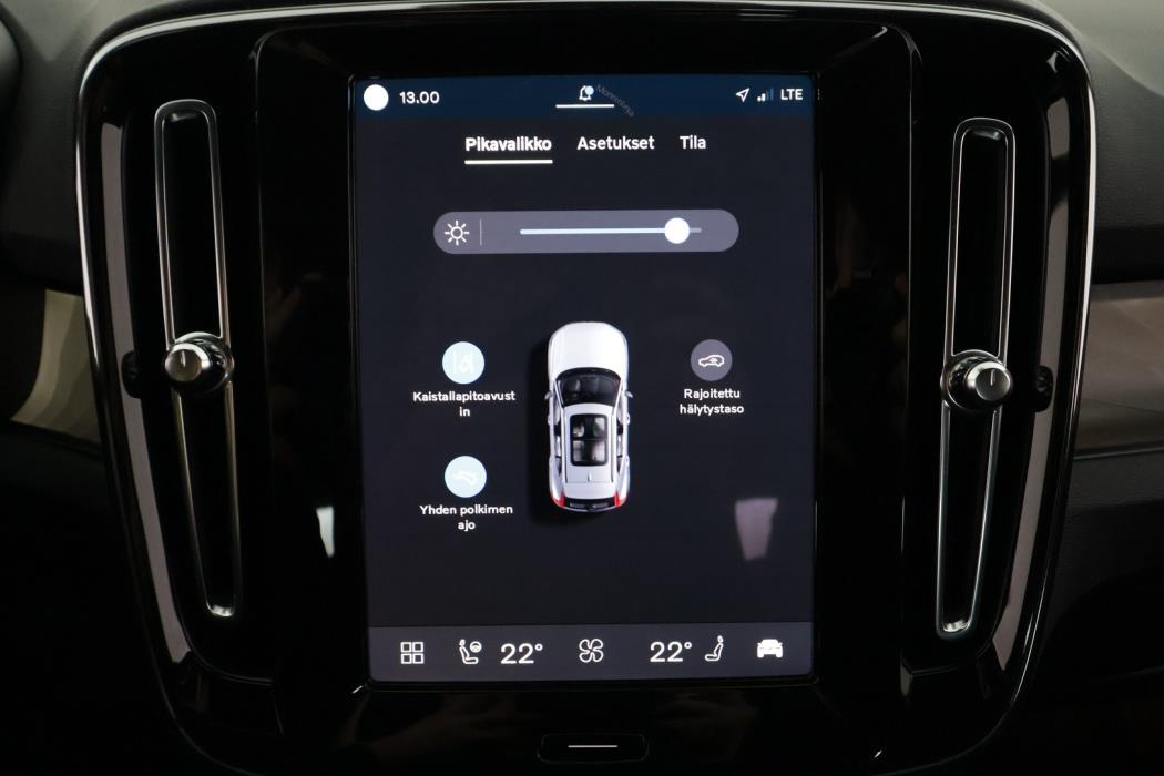 VOLVO XC40 2024