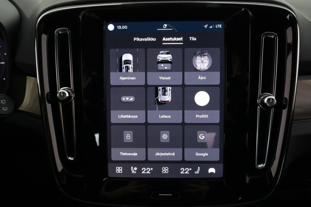 VOLVO XC40 2024