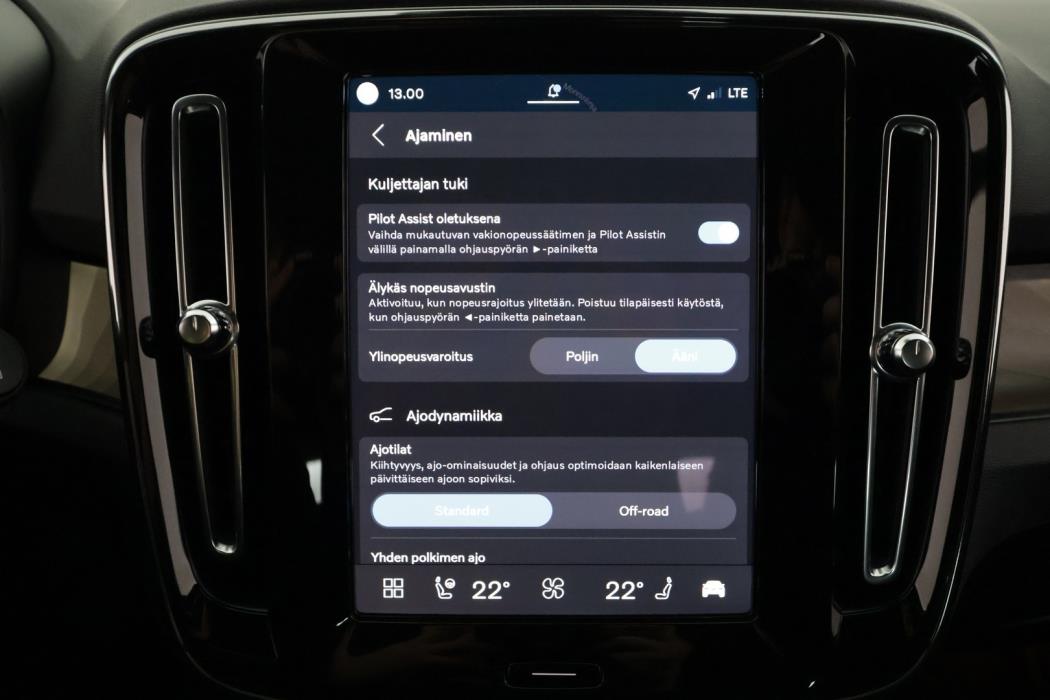 VOLVO XC40 2024