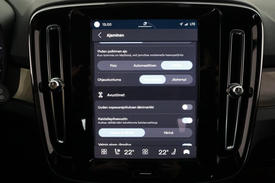 VOLVO XC40 2024