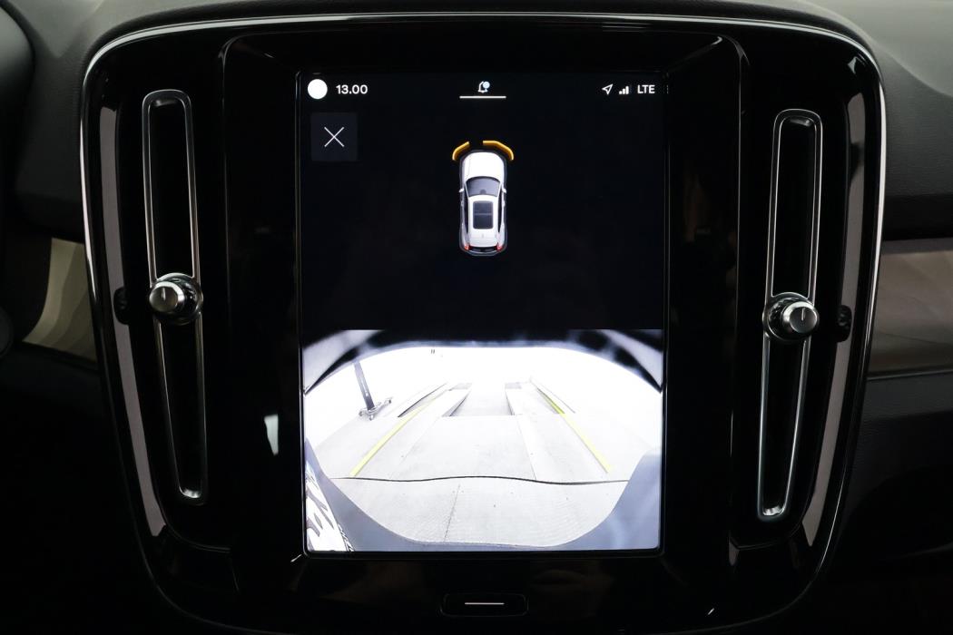 VOLVO XC40 2024