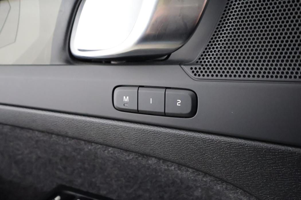 VOLVO XC40 2024
