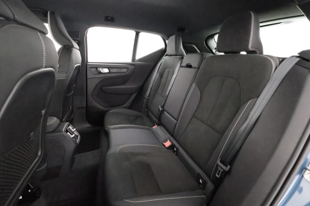 VOLVO XC40 2024