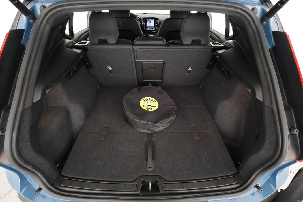 VOLVO XC40 2024