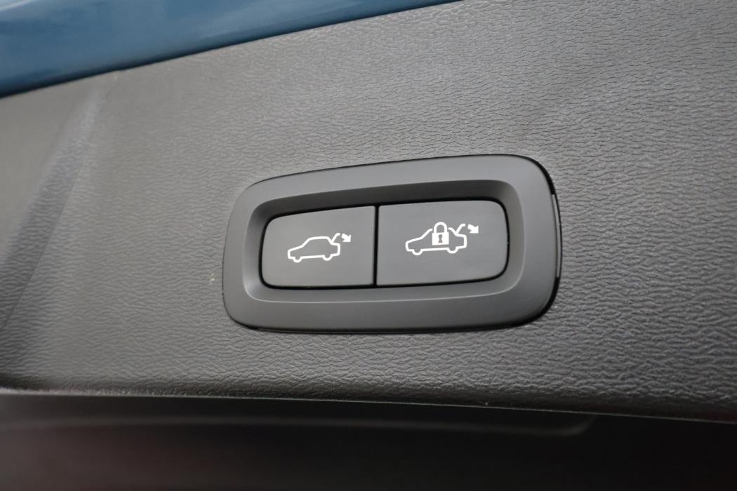 VOLVO XC40 2024